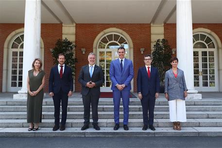 06/06/22-Reunión Presidente Sánchez, ministros, presidente de Canarias y presidente del Cabildo de La Palma